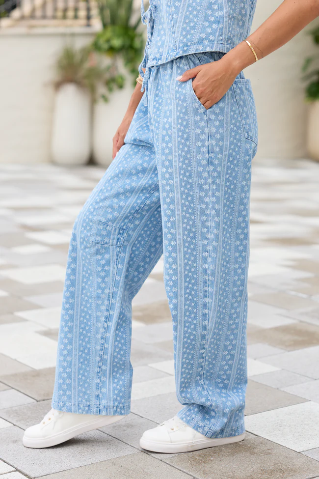Maeve Blue And White Floral Printed Barrel Pull-On Jeans SALE - Image 3
